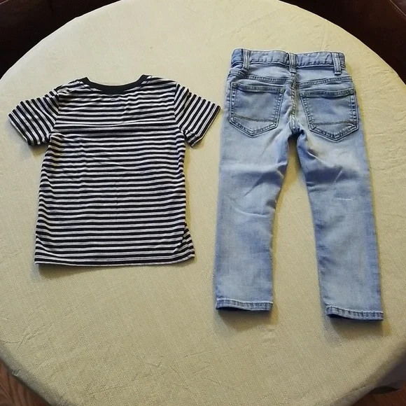 ❣5 for $25 Sale❣ Distressed Jeans and T- Shirt - Picture 2 of 9